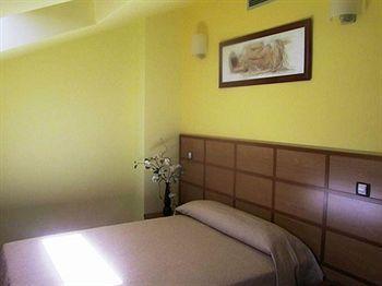 Hostal Toledano Victoria Pinto Zewnętrze zdjęcie